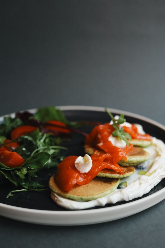 Шпинатні панкейки з лососем 