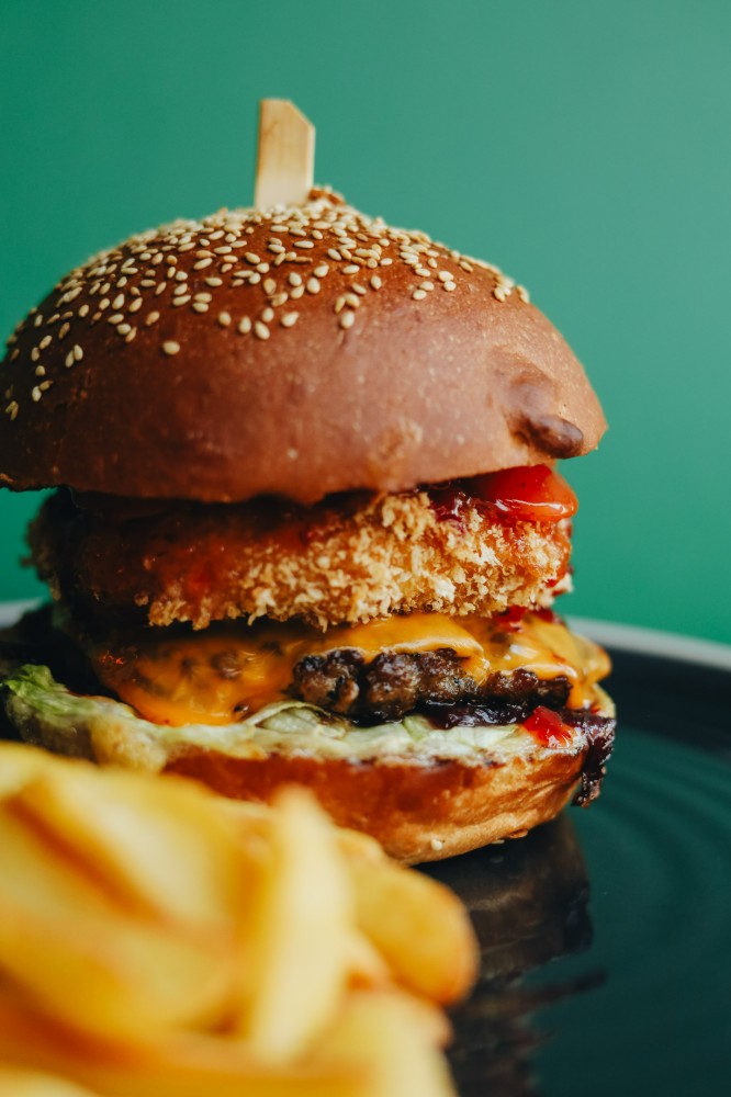 Бургер з сиром Камамбер