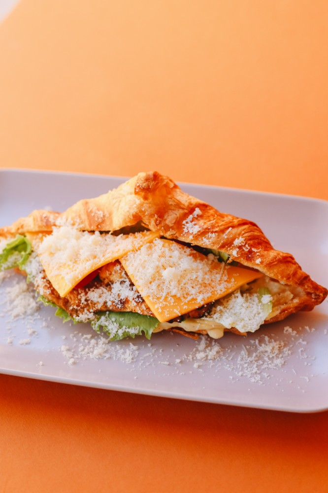 Круасан з куркою та сиром