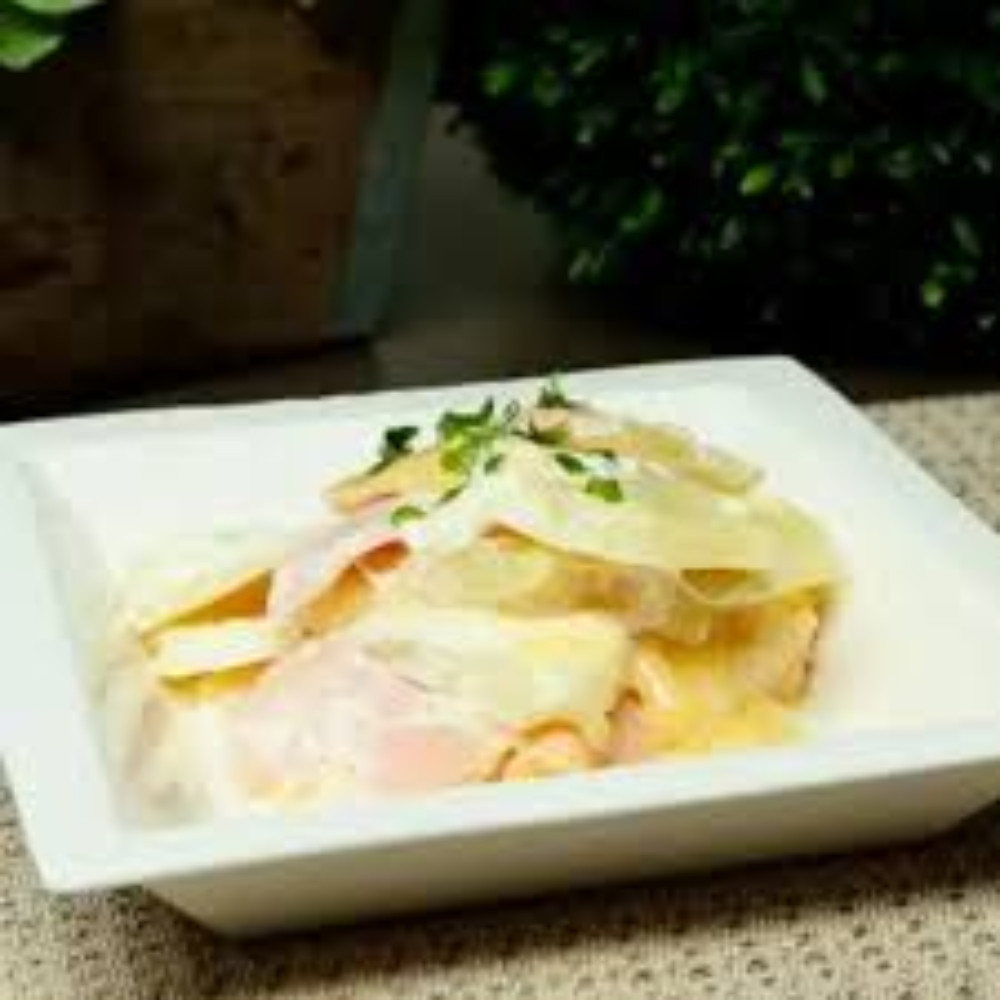 Papas gratinadas al horno con crema y queso