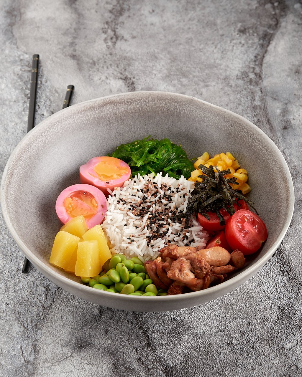 Азіатський боул з куркою та ананасом
