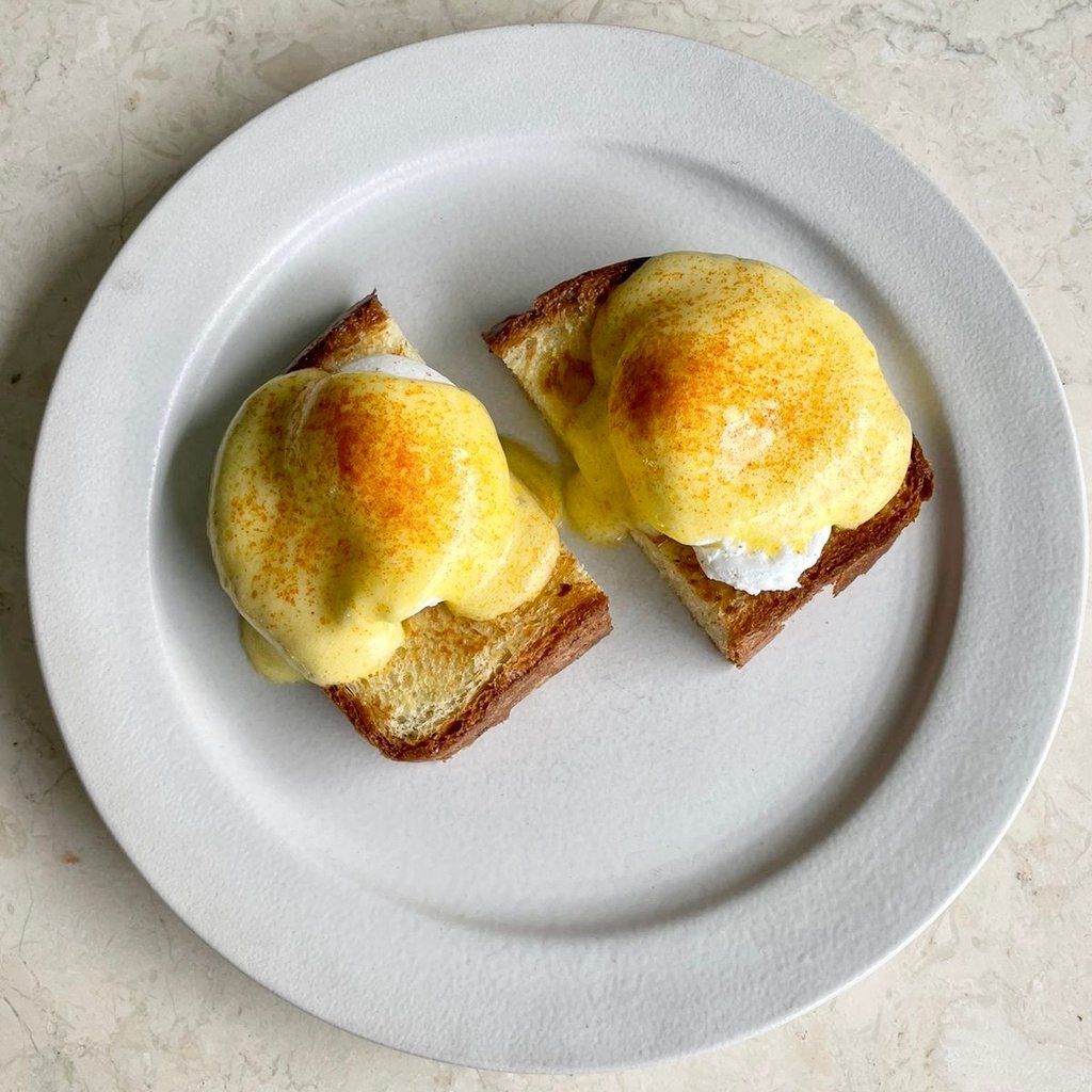 POACHED EGGS with hollandaise sauce