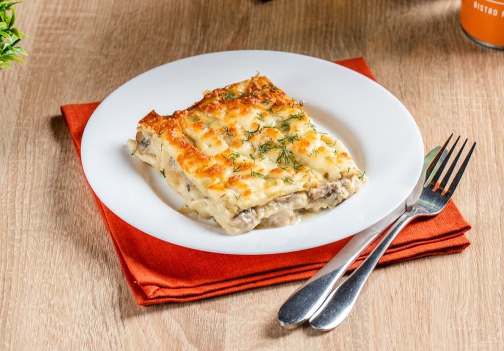 Лазанья з куркою та грибами (697 ккал)