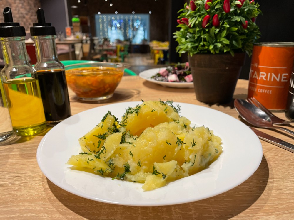 Картопля кусочками з кропом