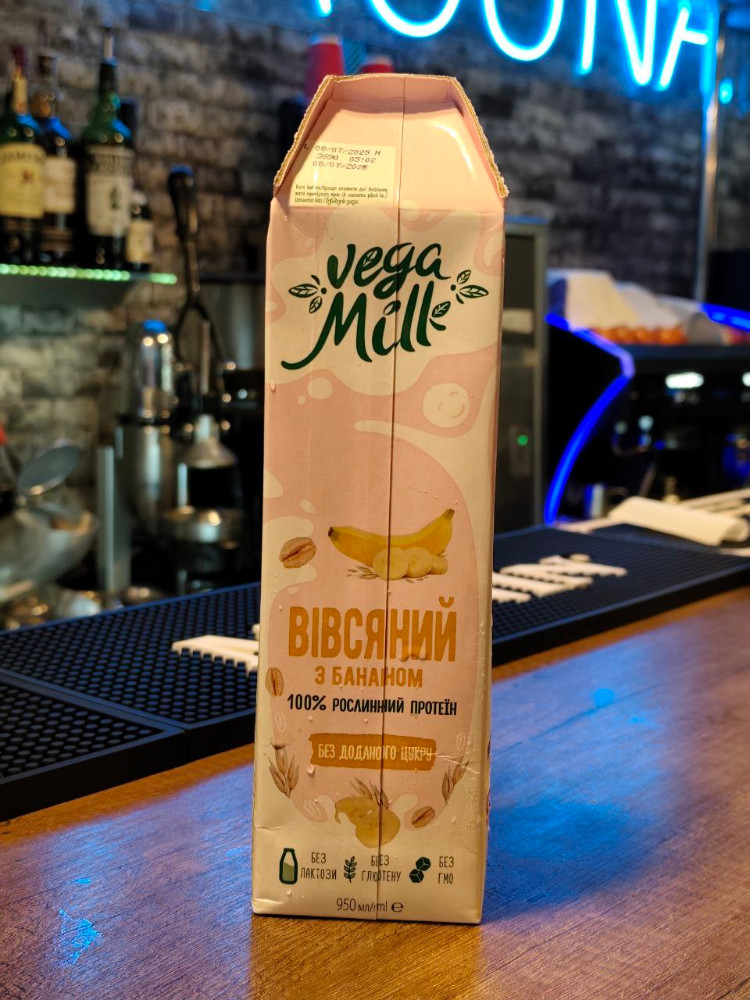 Молоко рослинне Бананове з вівсом 1,5% Vega Milk