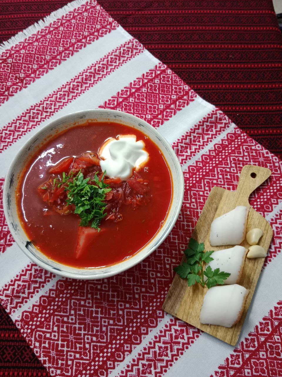 Борщ червоний + сало