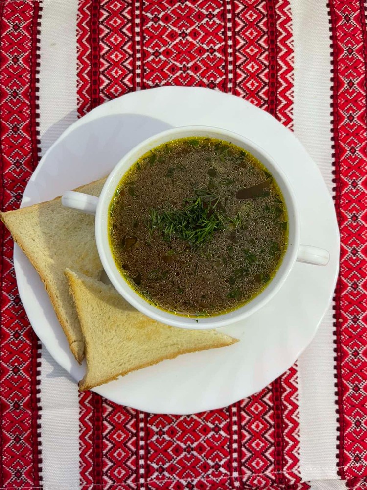 Юшка з білими грибами (пів порції)
