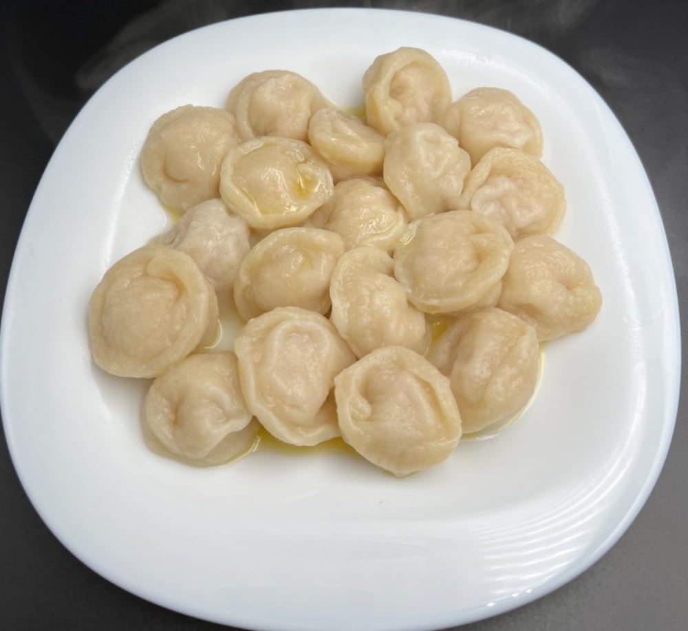 Пельмені варені, з маслом