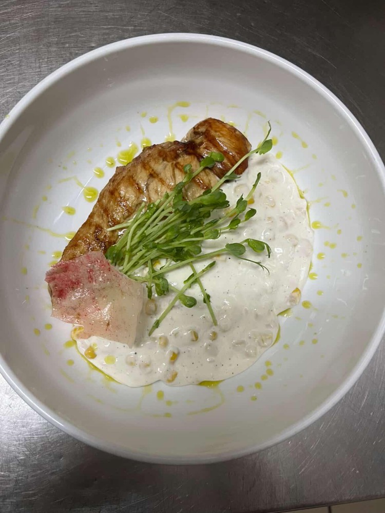 Куряче філе з кукурудзою у вершковому соусі