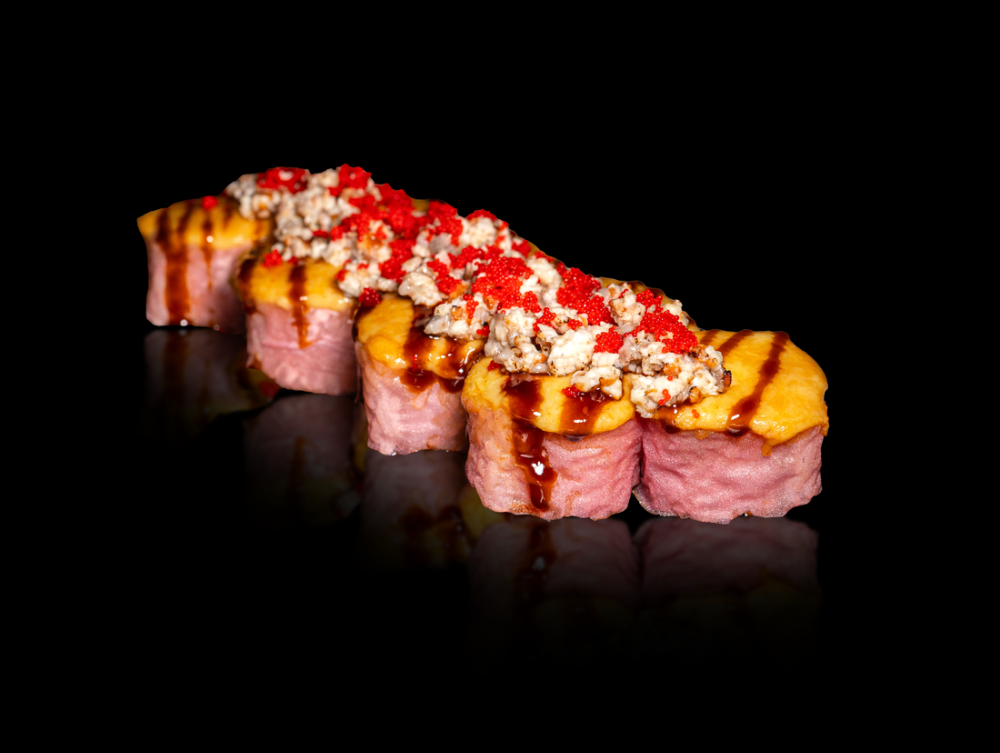 Теплий запечений рол з вугрем