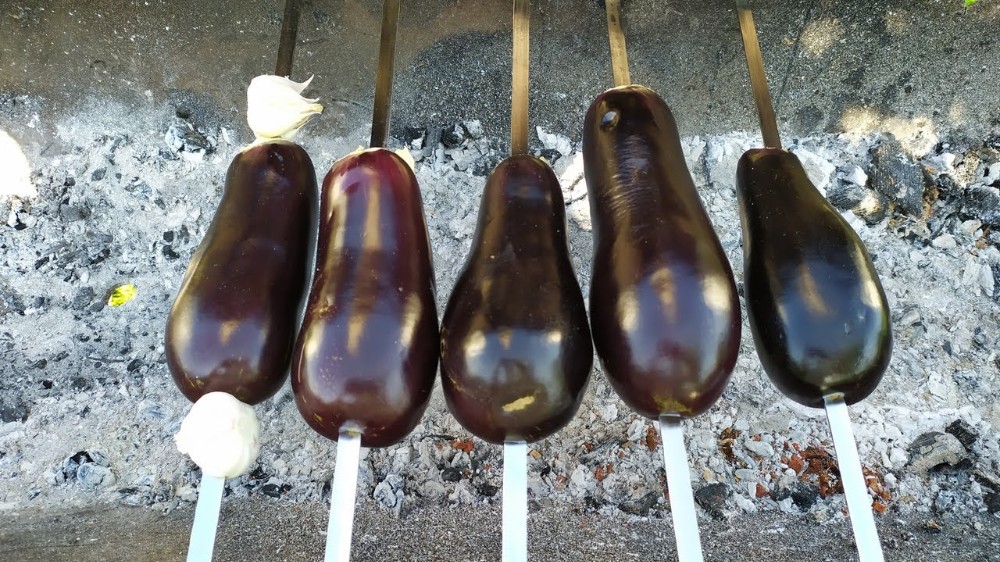 Баклажан на вугіллі