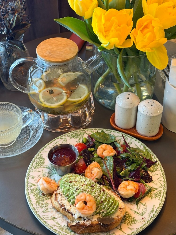 Авокадо тост з креветкою