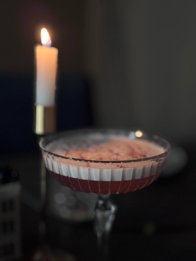 Pink gin sour
