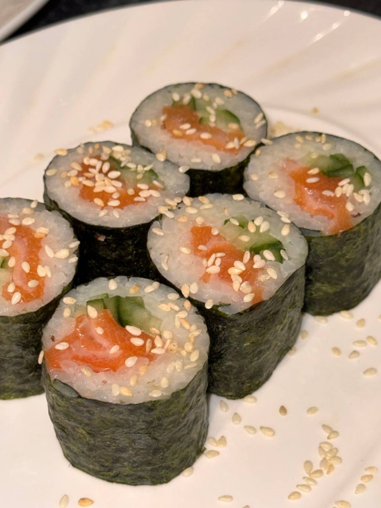 Макі лосось-огірок