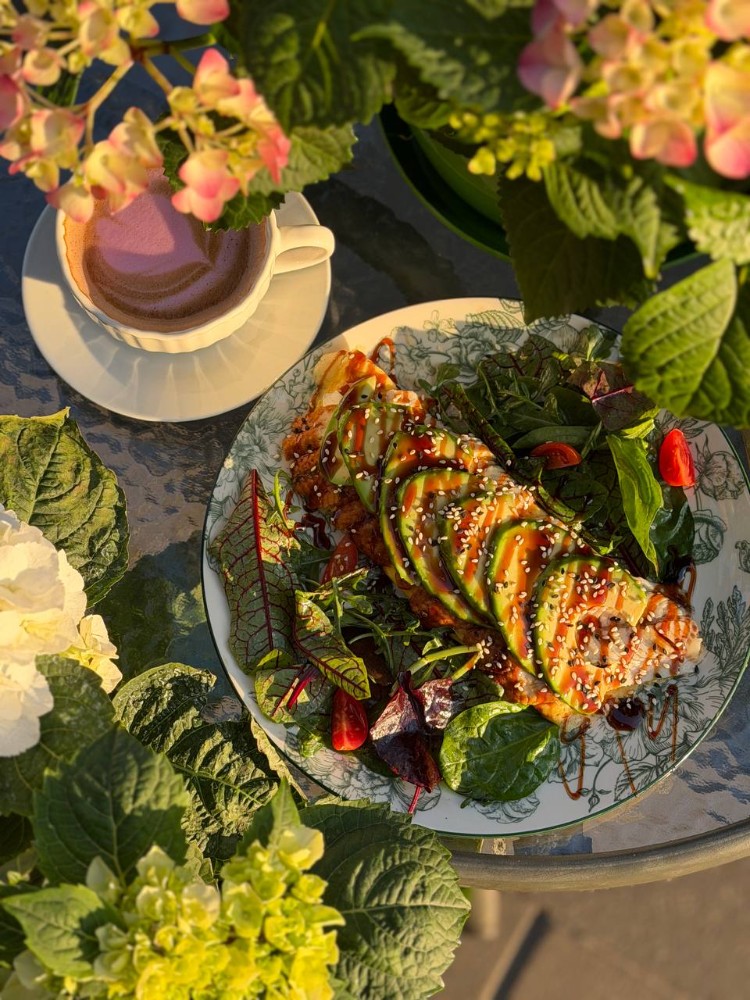 Омлет з вугрем та авокадо