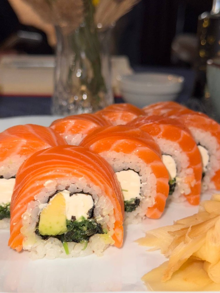 Філадельфія з авокадо і чукою