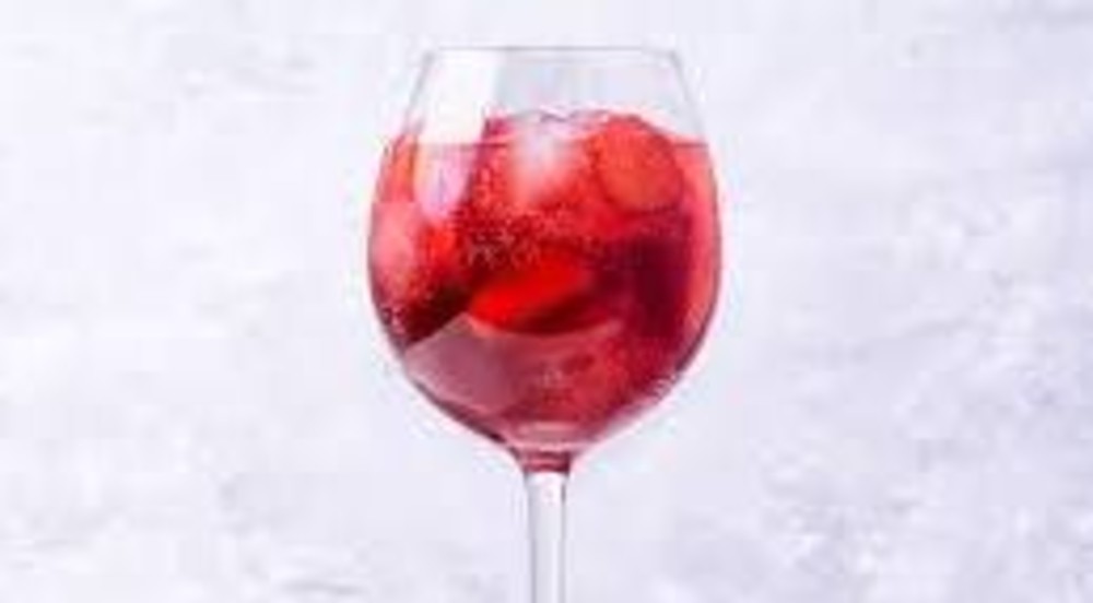STRAWBERRY CAMPARI SPRITZ