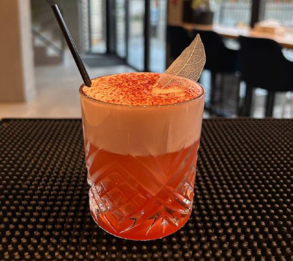 "Полуничний sour"