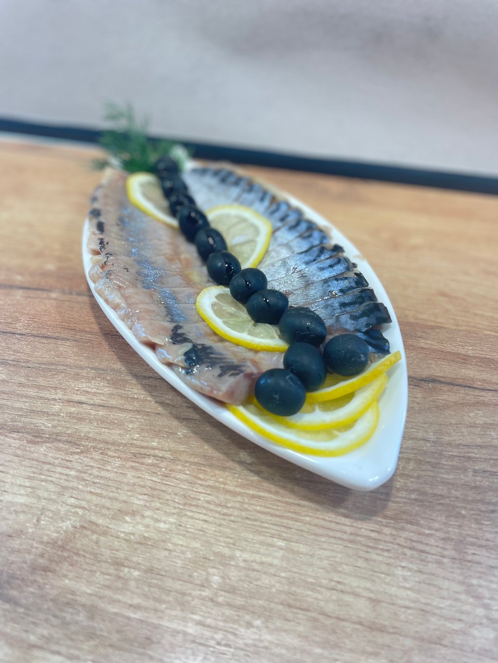 Скумбрія з маслинами