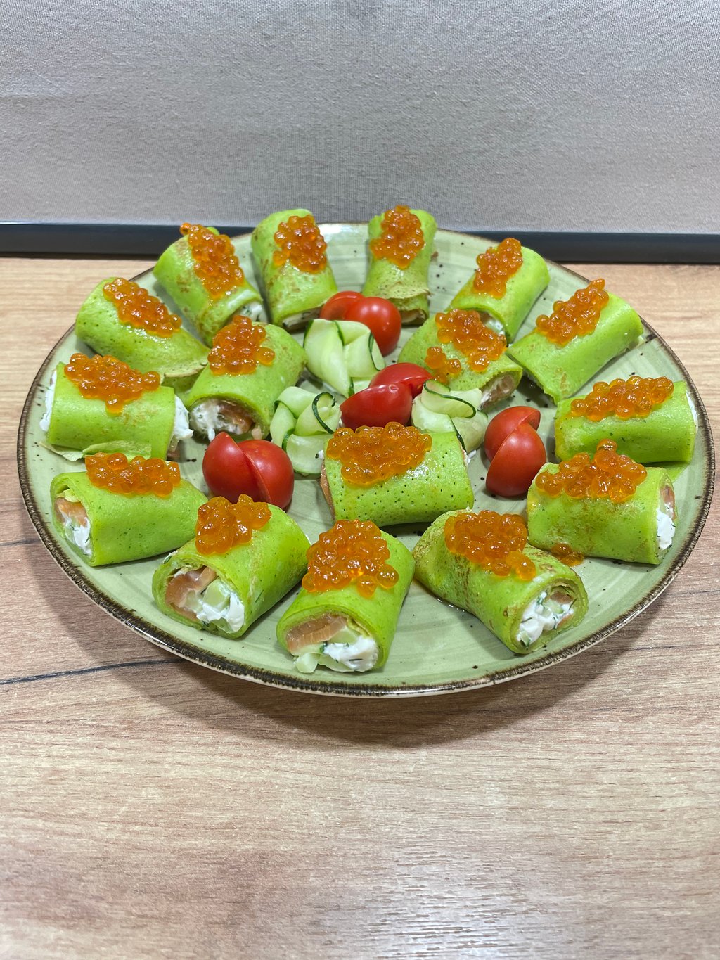 Млинці з сьомгою та ікрою