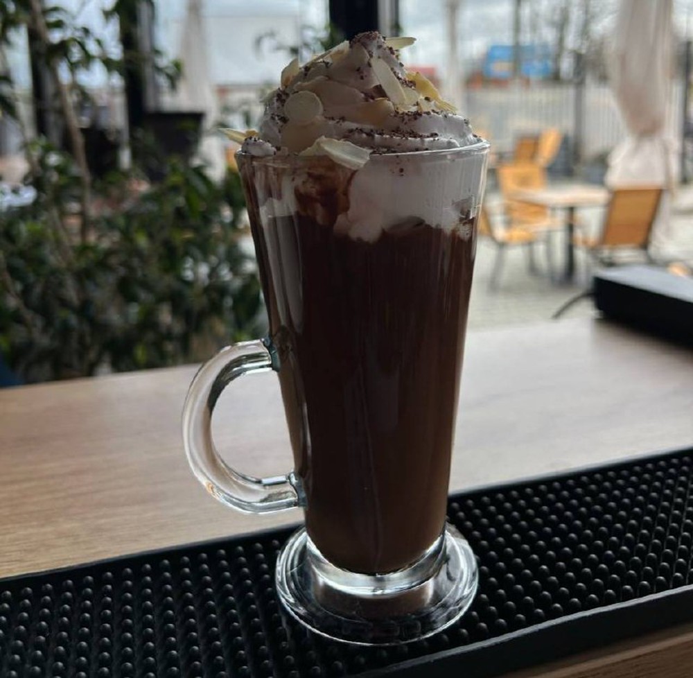 "Шоколад з мигдальними пластивцями"