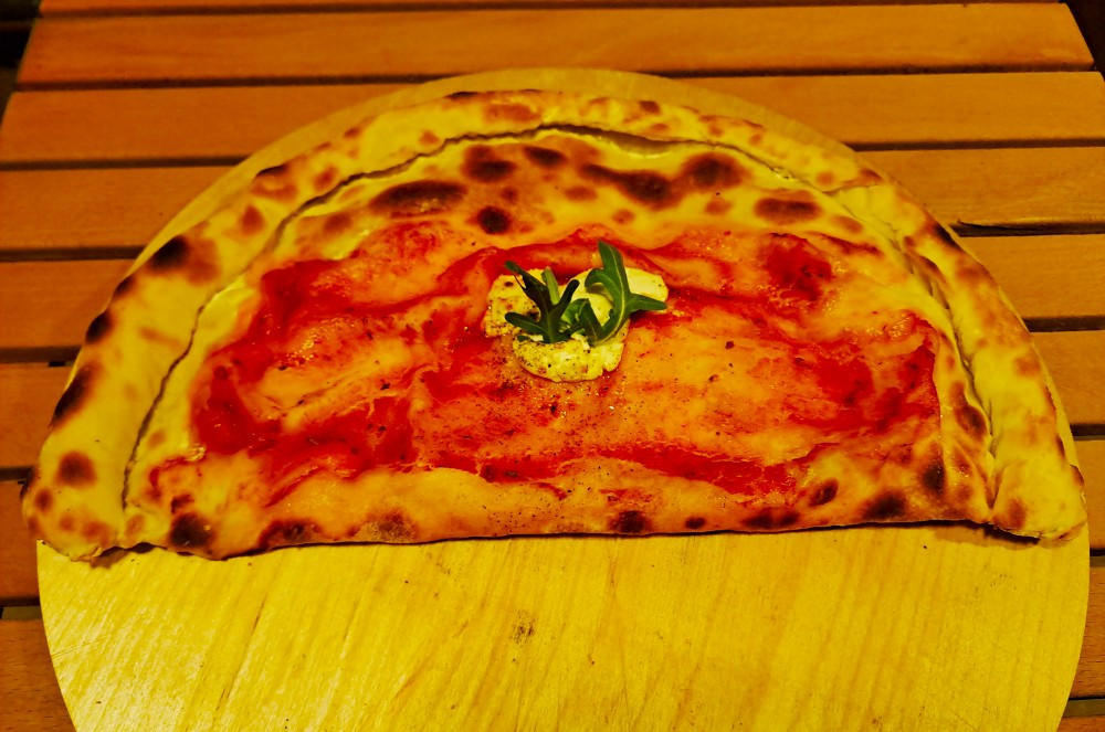 Pizza Calzone / პიცა კალცონე 