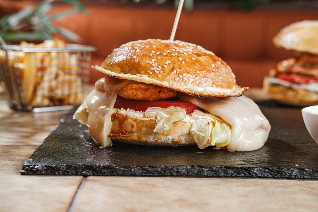 Chicken Burger / ქათმის ბურგერი