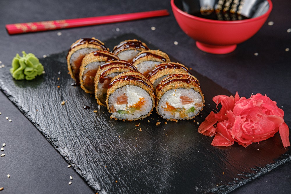 ცხელი ორაგულის როლი / Roasted Salmon Roll