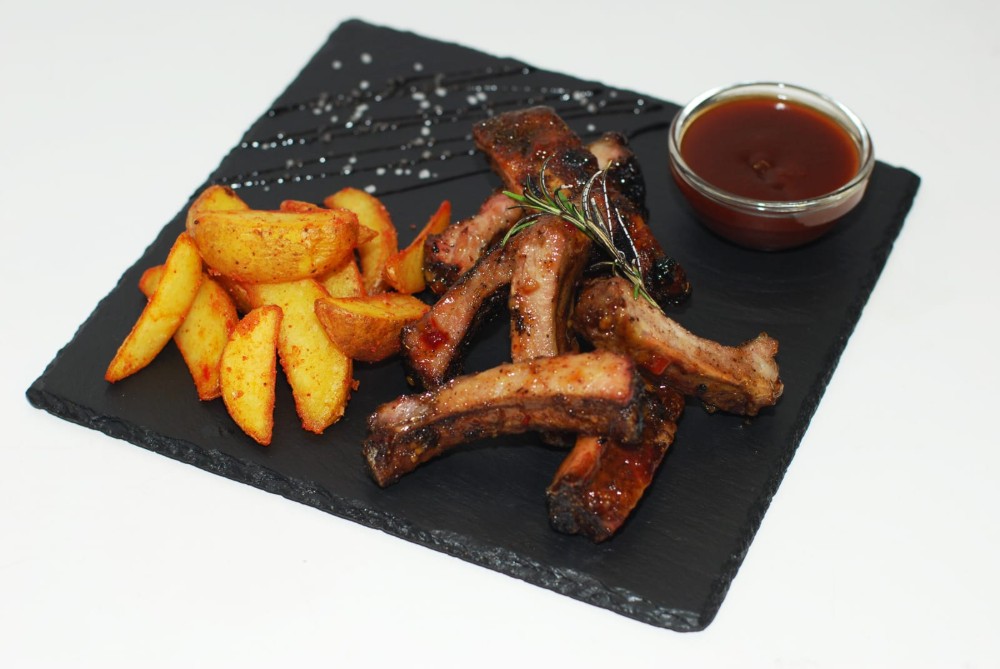 Ребра на мангалі