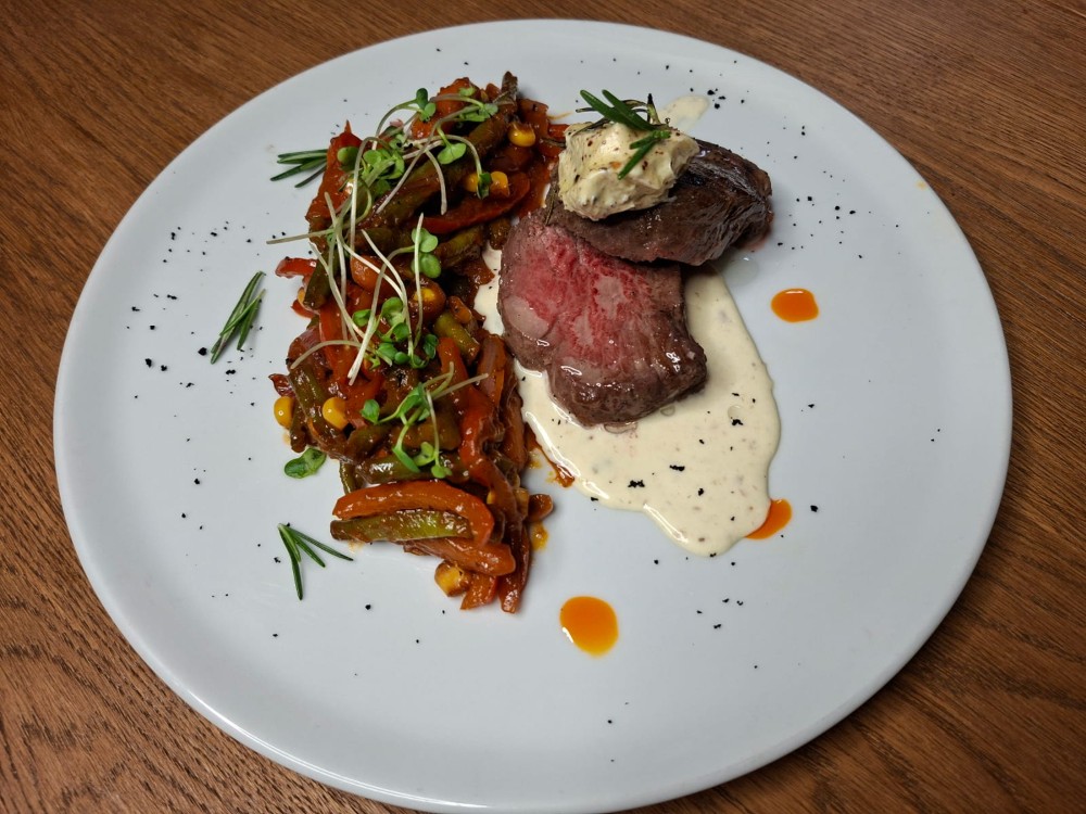 Телячі медальони ( гарнір на вибір )