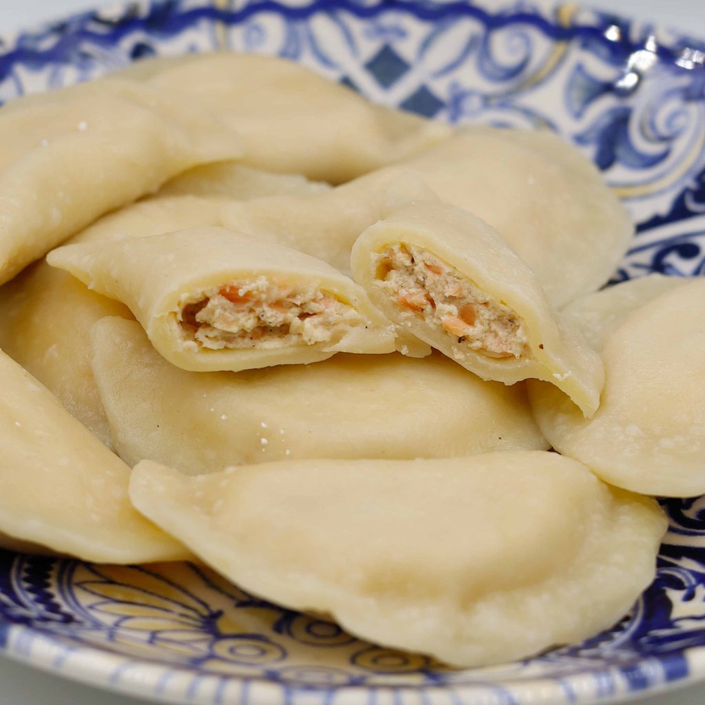 ВАРЕНИКИ З ЛОСОСЕМ ТА РІКОТОЮ | ціна за 100 г (на вагу)