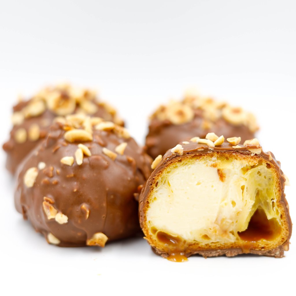 CAKE BOLL З СОЛОНОЮ КАРАМЕЛЛЮ (6 шт.)