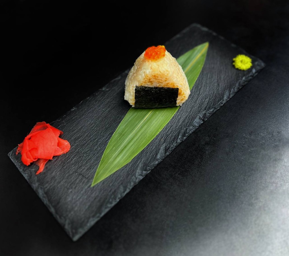 Онігірі з лососем