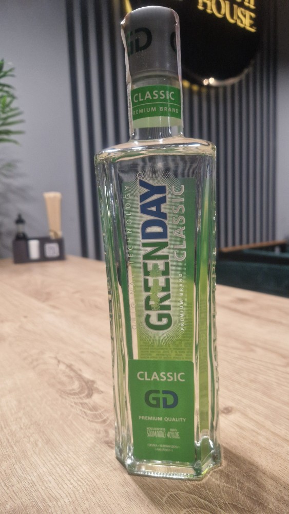 Горілка Green day 40% 0.5л. Пляшка