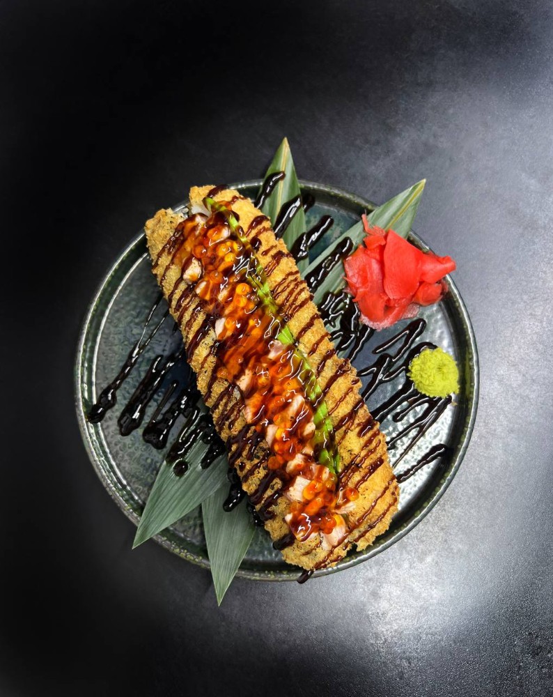 Хот рол з обпаленим лососем