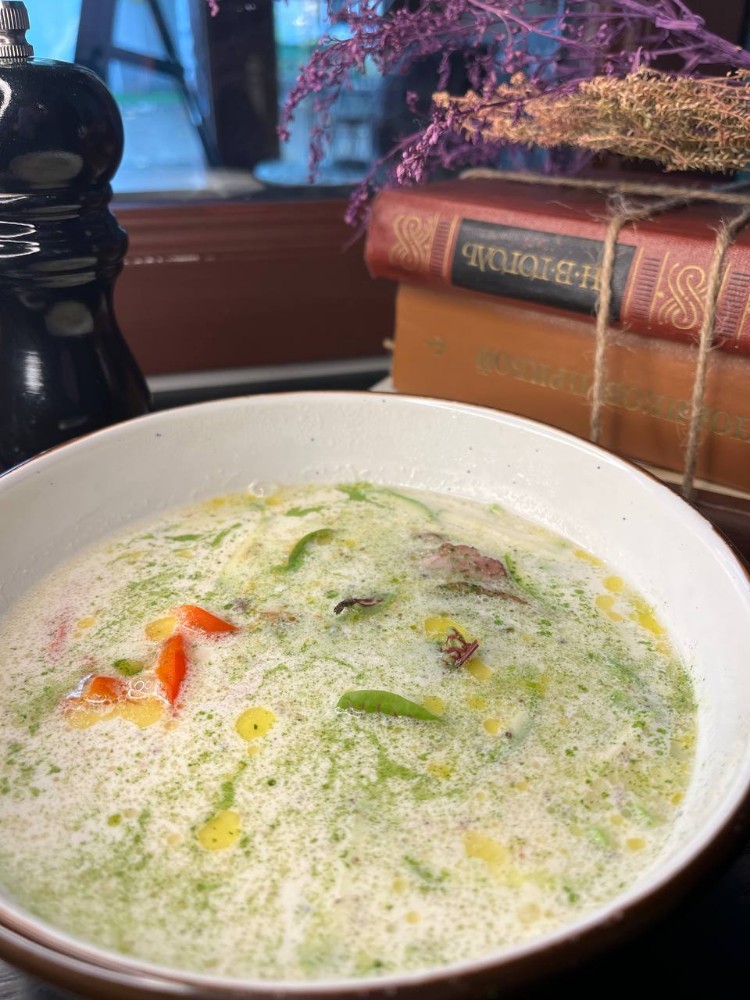 Вeршковий суп з качкою та печеними овочами