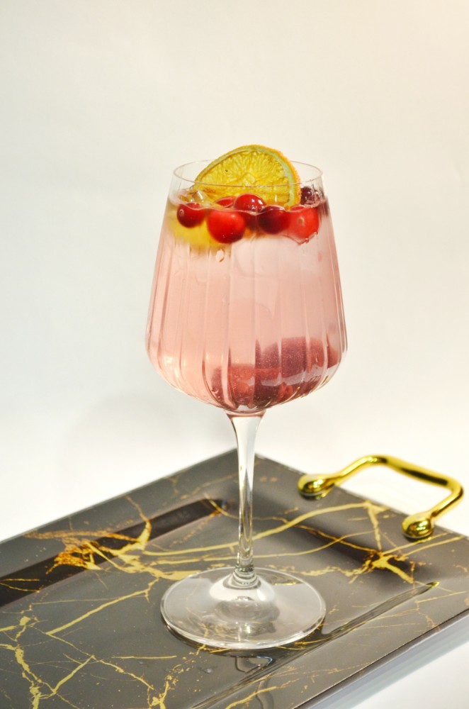 Коктейль Gin Berry Tonic