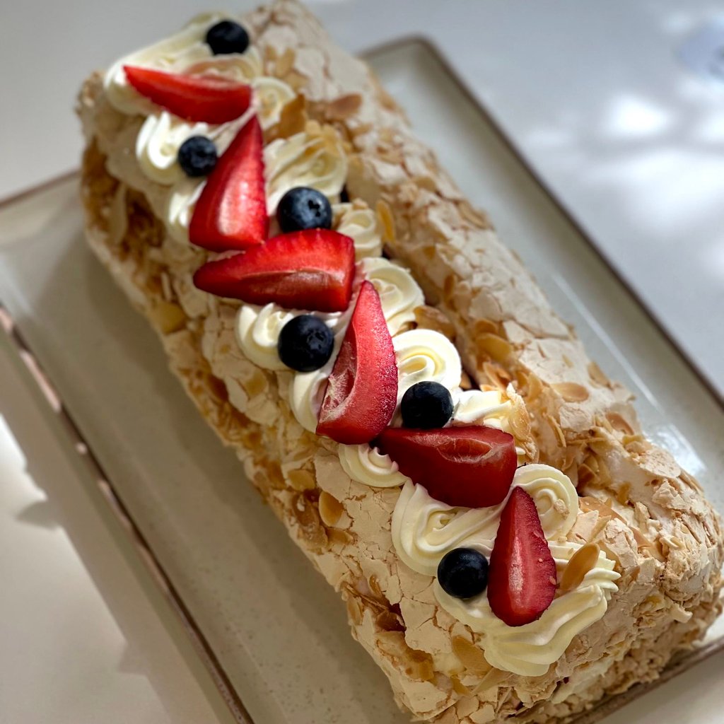 Меренговий рулет