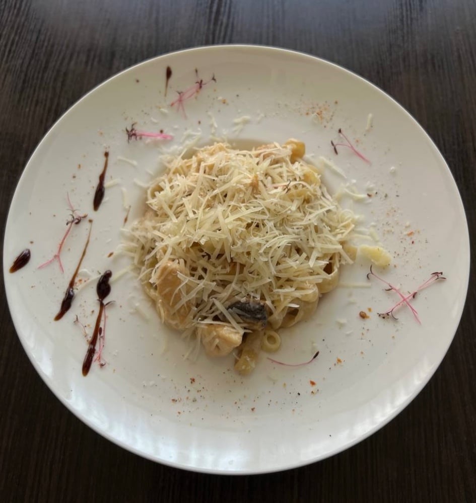 Паста з куркою та грибами