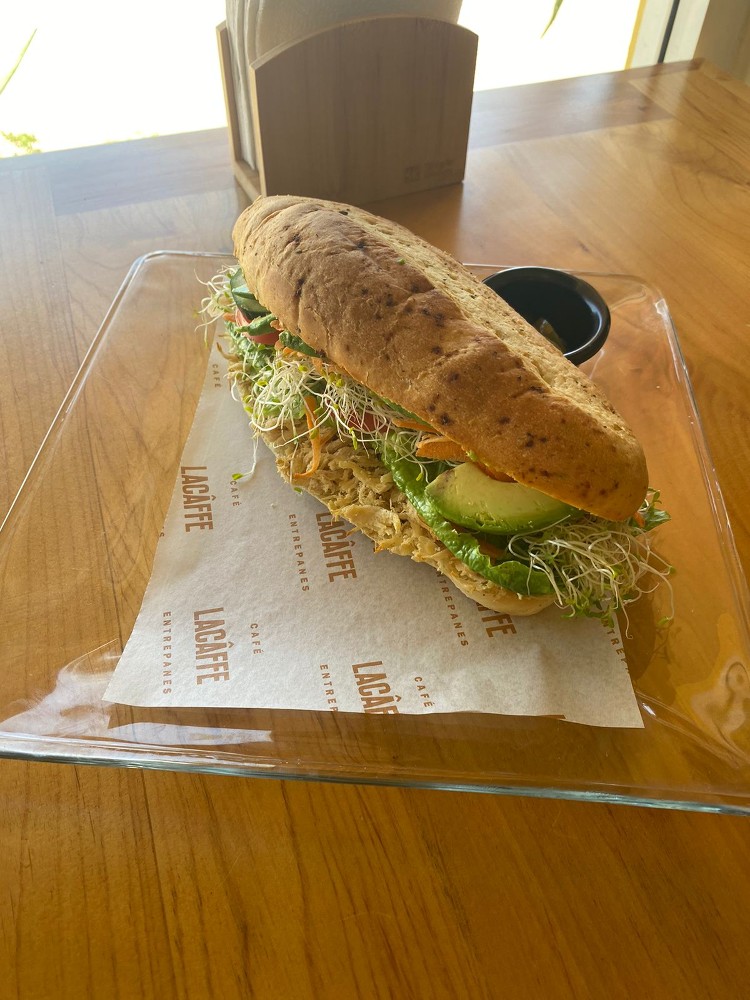 Pan al ajo, de milanesa de res