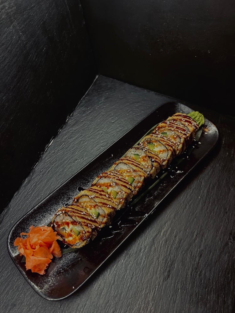 Tempura chicken (karstie suši) 