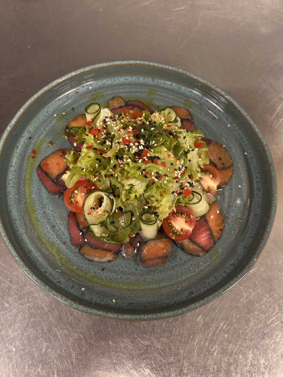 Салат з лососем і тунцем  