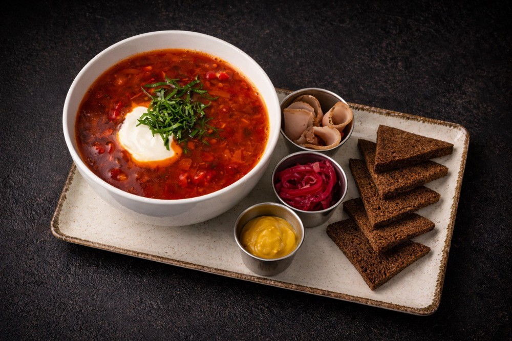 Борщ з телятиною та журавлиною