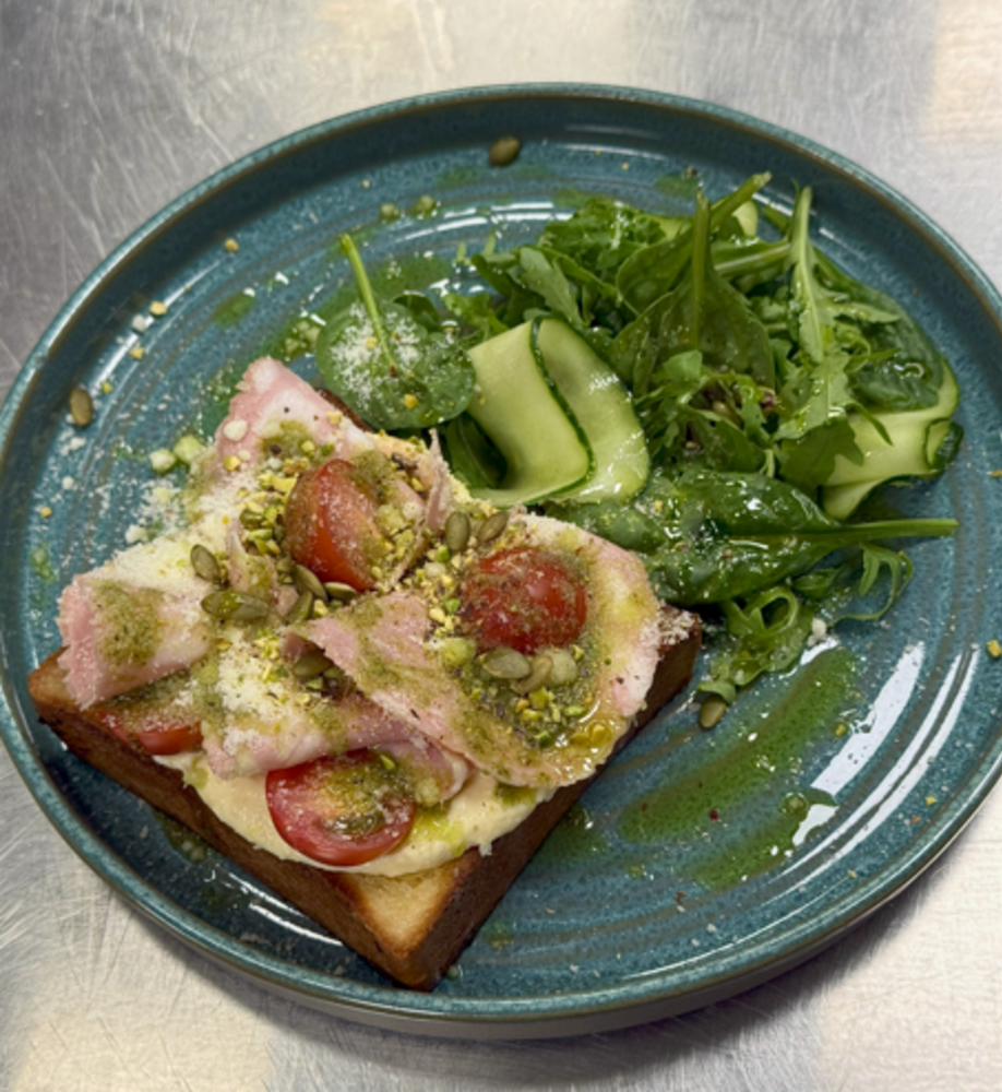 Тост з мортаделлою та гарбузовим кремом