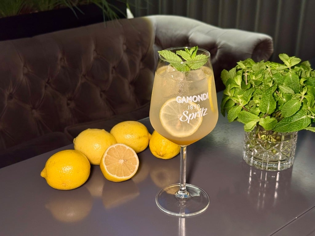 Коктейль Yuzu Spritz N/A