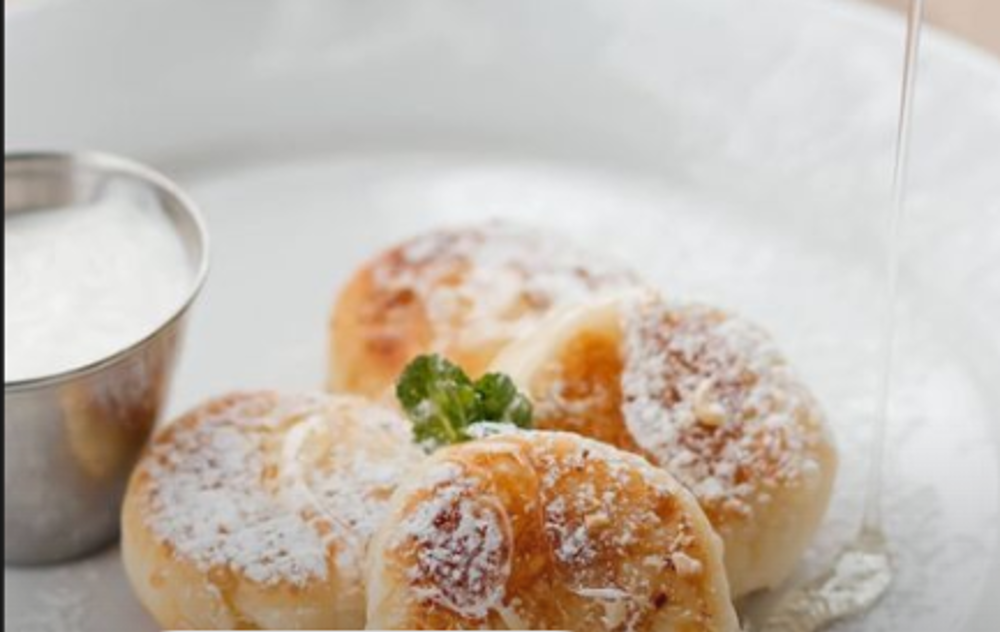 Сирники + мед+грецький йогурт