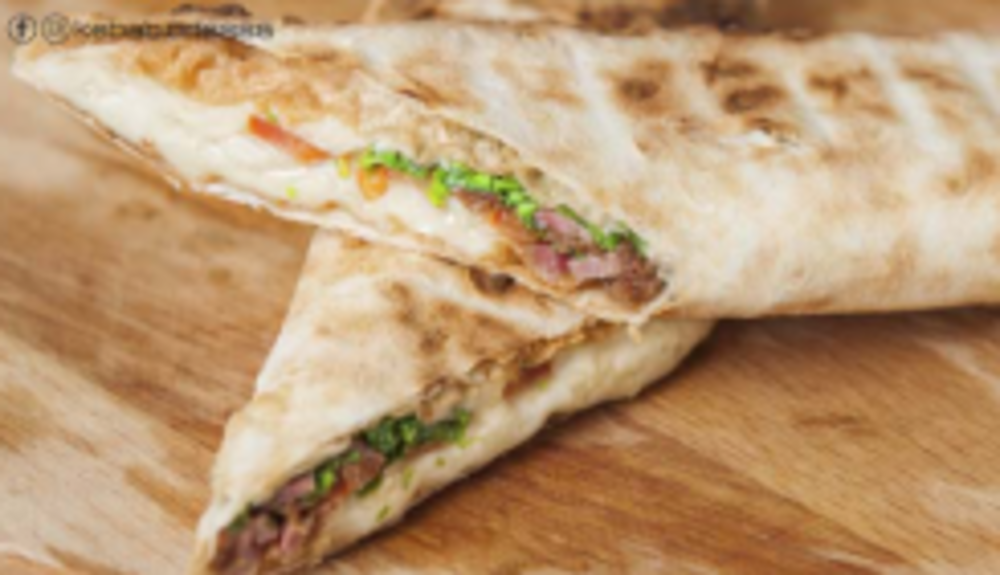 Сулугуні з м'ясом.