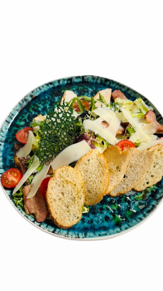 Салат Цезарь з куркою та беконом  275г