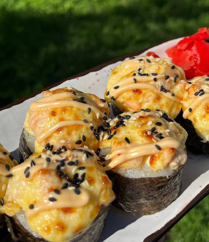 Запечений рол з лососем