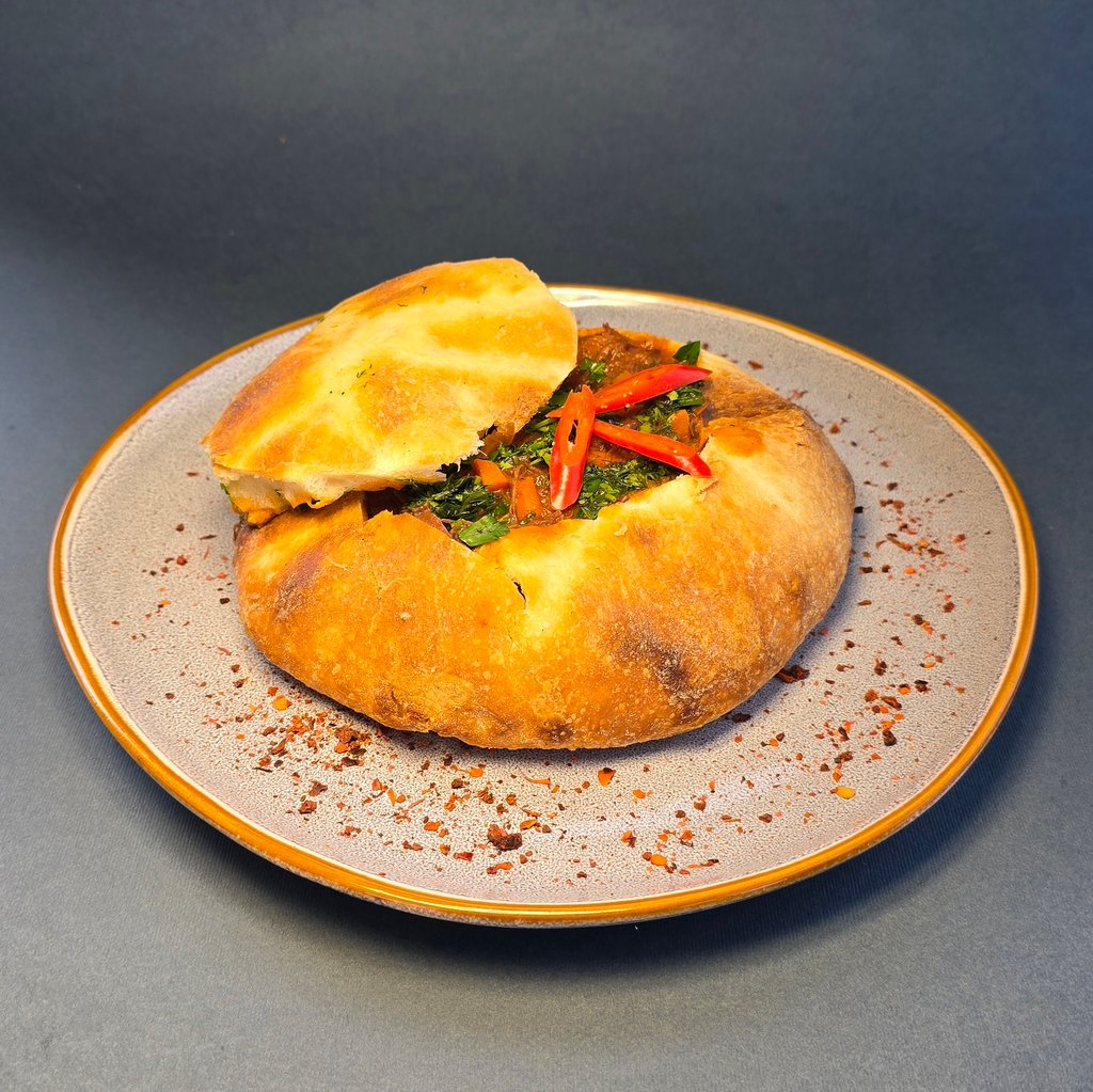 Піта з рваною яловичиною та овочами